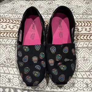 TOMS Black Slip-Ons with Colorful Skull Design